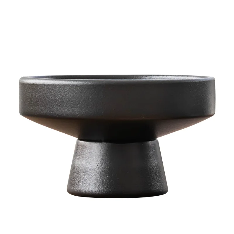 Ретро керамическая ваза черная
Ретро керамическая ваза черная