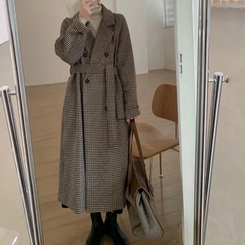 Retro Plaid Faux Woolen Long Coats Women Winter Loose Thick Double Breasted Woolen Jacket Elegant Belt Casual Blends Outwear New
Retro Plaid Faux Woolen Long Coats Women Winter Loose Thick Double Breasted Woolen Jacket Elegant Belt Casual Blends Outwear New
