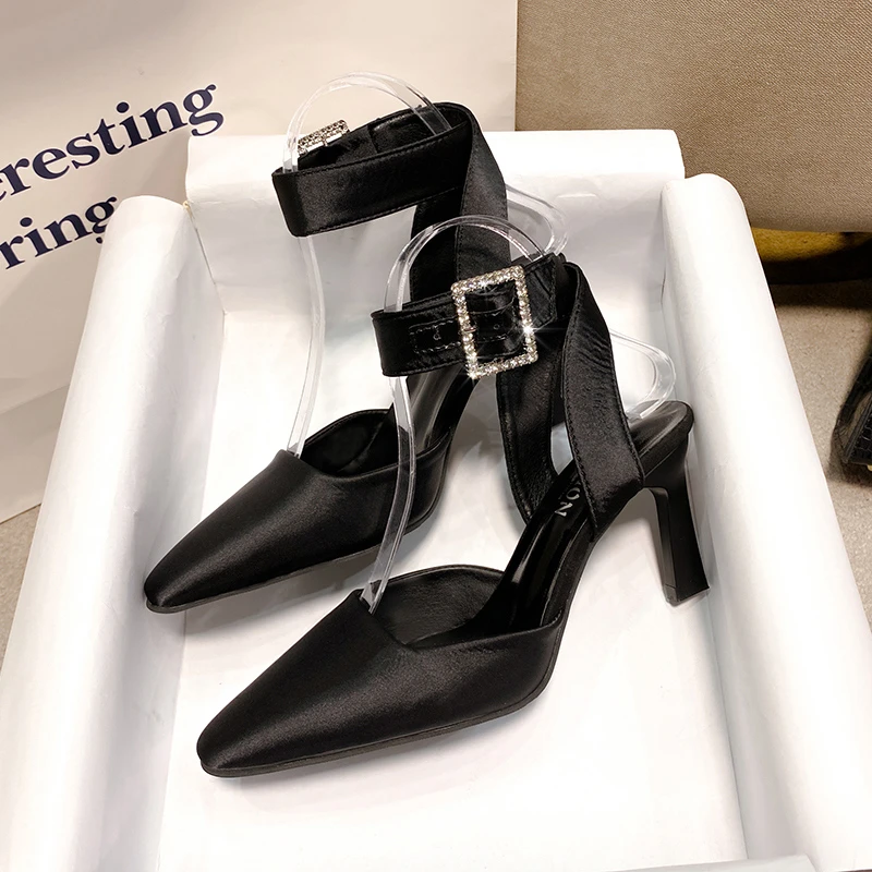 Новинка 2023, женские атласные туфли на высоком каблуке в европейском и американском стиле, привлекательные туфли на тонком квадратном каблу...
Новинка 2023, женские атласные туфли на высоком каблуке в европейском и американском стиле, привлекательные туфли на тонком квадратном каблу...