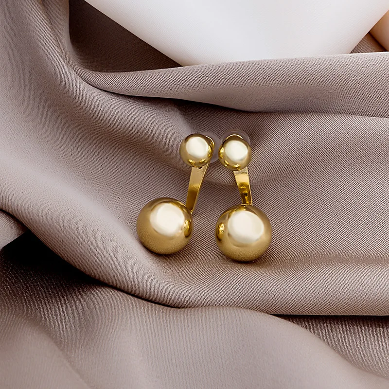 2022 New Simple Design High-end Metal Beanie Earrings Rear Hanging Earrings Wholesale Earrings for Women Jewelry New Earrings 
2022 New Simple Design High-end Metal Beanie Earrings Rear Hanging Earrings Wholesale Earrings for Women Jewelry New Earrings