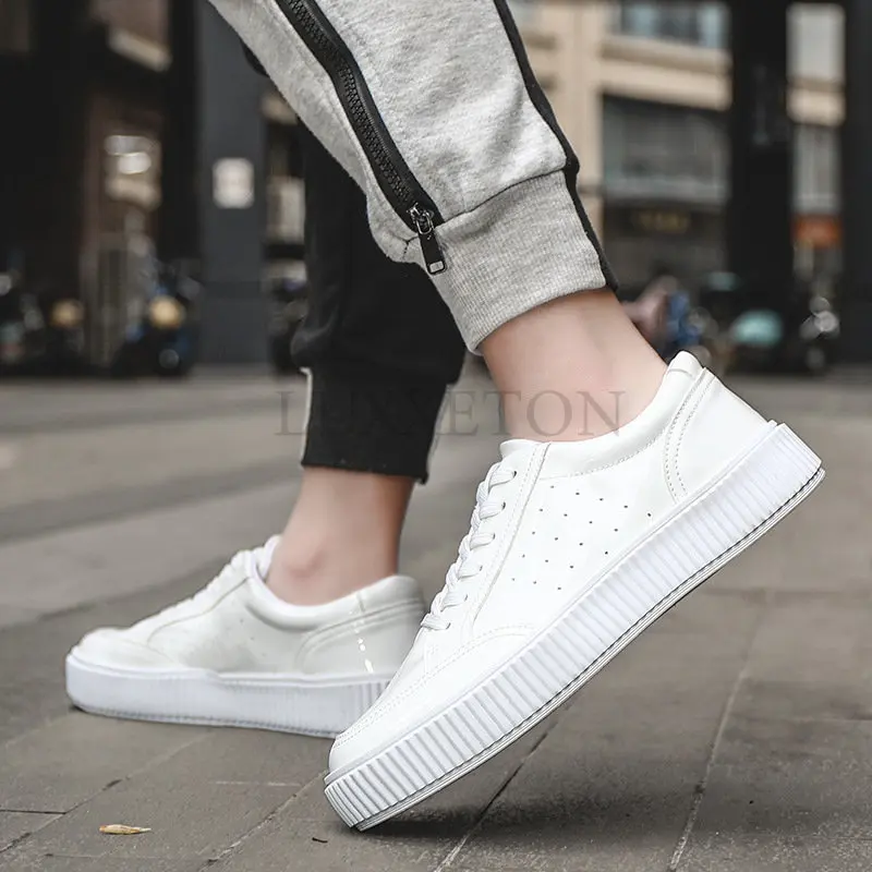Spring and Summer New Thick Soled Breathable Hole Small White Shoes Cowhide White Flat Sole Shoes Lace Up Large Men's Shoes
Spring and Summer New Thick Soled Breathable Hole Small White Shoes Cowhide White Flat Sole Shoes Lace Up Large Men's Shoes