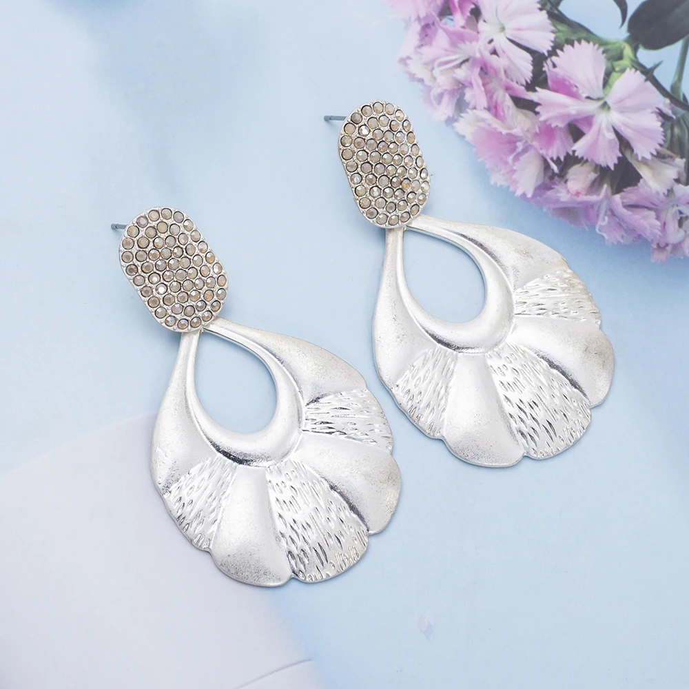 

Vintage Water Drop Earrings For Women Luxury Trending Products Hollowed Zinc Alloy Inlaid Rhinestone Personality Girls Jewelry