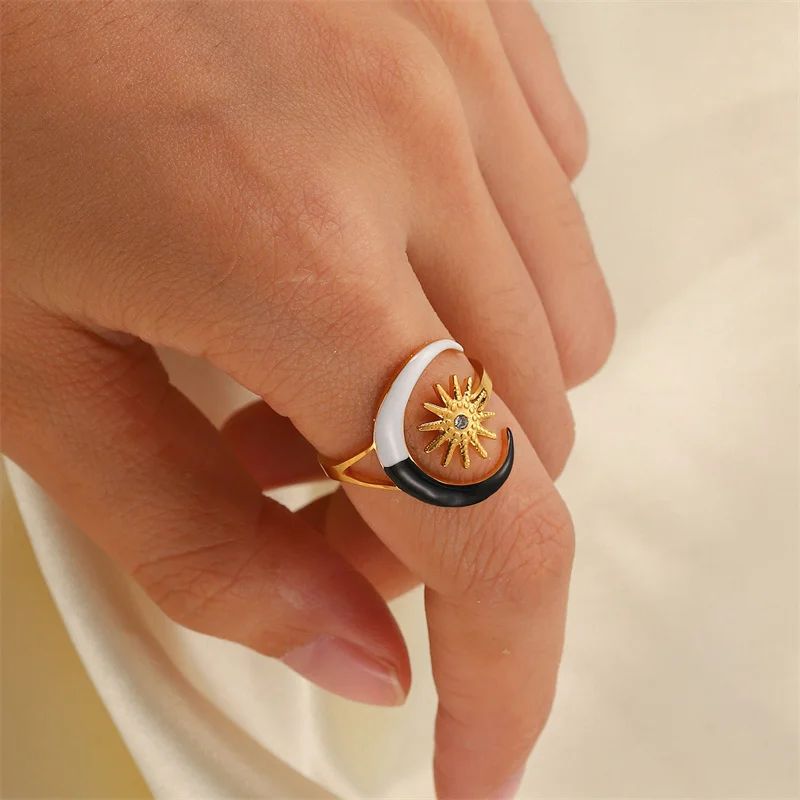 Exquisite 18K Gold Stainless Steel Ring Fashion Black White Color Matching Drip Oil Moon Star Female Finger Jewelry JDR201799
Exquisite 18K Gold Stainless Steel Ring Fashion Black White Color Matching Drip Oil Moon Star Female Finger Jewelry JDR201799