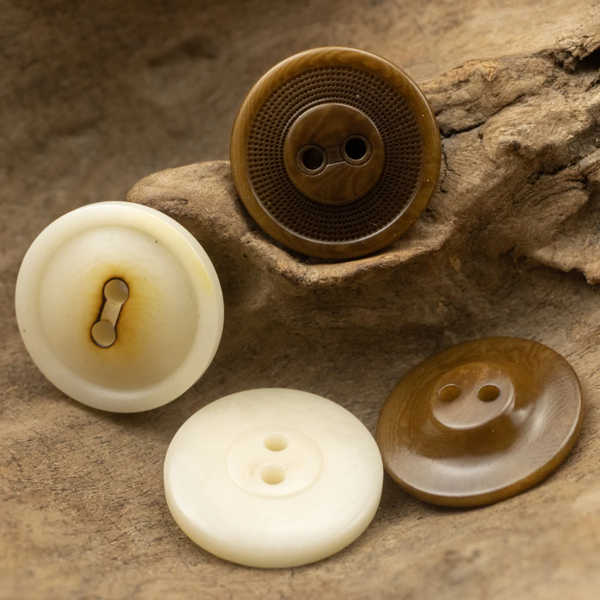 5pcs Two Hole Buttons for Clothing Japanese Style Laser Engraving White and Brown Suit Jacket Blazer Button
5pcs Two Hole Buttons for Clothing Japanese Style Laser Engraving White and Brown Suit Jacket Blazer Button