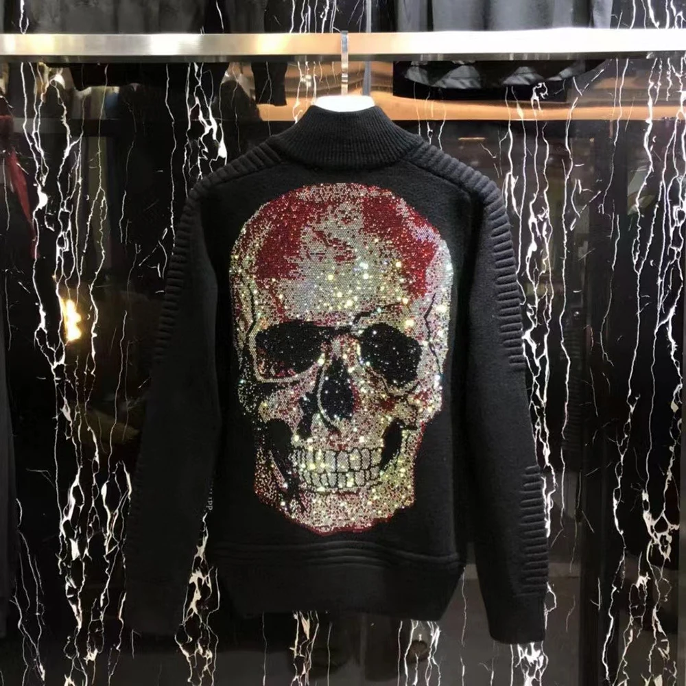 2023 Men's Sweater Pure Cotton Skull Color Diamond Fashion Knitwear Thick Cardigan Coat Autumn Winter High Quality Warmth plein
2023 Men's Sweater Pure Cotton Skull Color Diamond Fashion Knitwear Thick Cardigan Coat Autumn Winter High Quality Warmth plein