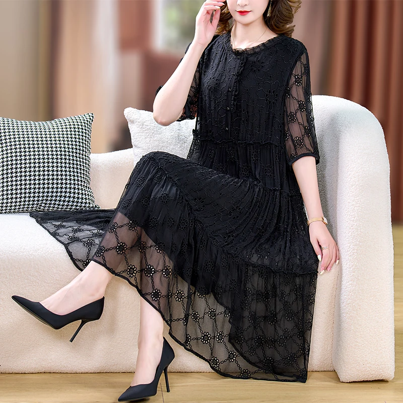 2023 Summer New Silk Short Sleeve Embroidery Dress Women's Bohemian Loose Large Black Lace Hollow Out Slim Long Dress 
2023 Summer New Silk Short Sleeve Embroidery Dress Women's Bohemian Loose Large Black Lace Hollow Out Slim Long Dress
