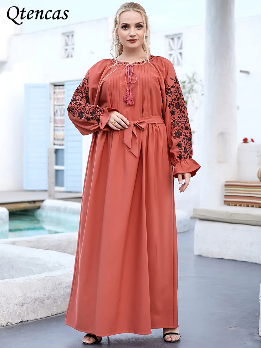 Женское мусульманское платье, длинное платье в мусульманском стиле 
Женское мусульманское платье, длинное платье в мусульманском стиле