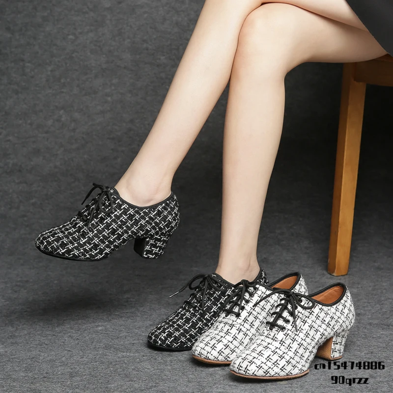 New Style Latin Dance Shoes Female Soft Sole Teacher Sports Square Dancing Shoes National Standard Modern Women Shoes Sneakers
New Style Latin Dance Shoes Female Soft Sole Teacher Sports Square Dancing Shoes National Standard Modern Women Shoes Sneakers