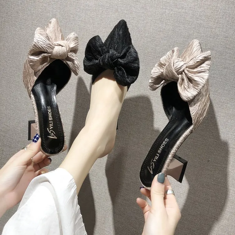 Shoes Women Ladies' Slippers Pantofle Cover Toe Med Butterfly-Knot Luxury Slides Soft 2022 Pointed Summer Designer Butterfly-kn
Shoes Women Ladies' Slippers Pantofle Cover Toe Med Butterfly-Knot Luxury Slides Soft 2022 Pointed Summer Designer Butterfly-kn