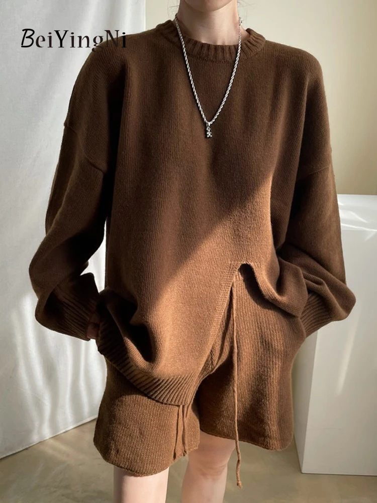 Женский свитер и трикотажные шорты Beiyingni, комплект из двух предметов, осенне-зимний топ оверсайз, спортивные костюмы, женские свободные толстые фотокостюмы
Женский свитер и трикотажные шорты Beiyingni, комплект из двух предметов, осенне-зимний топ оверсайз, спортивные костюмы, женские свободные толстые фотокостюмы