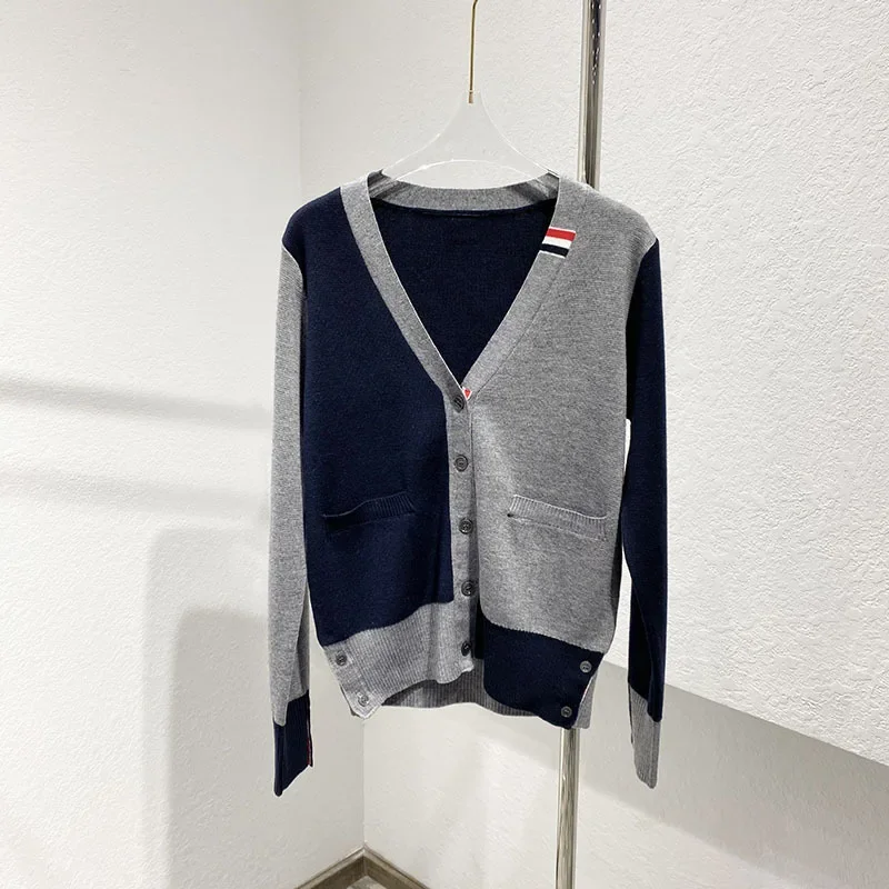 High Quality Korean Fashion TB 2023 Autumn/Winter Temperament V-neck Contrast Wool Knitted Long Sleeve Cardigan Coat
High Quality Korean Fashion TB 2023 Autumn/Winter Temperament V-neck Contrast Wool Knitted Long Sleeve Cardigan Coat