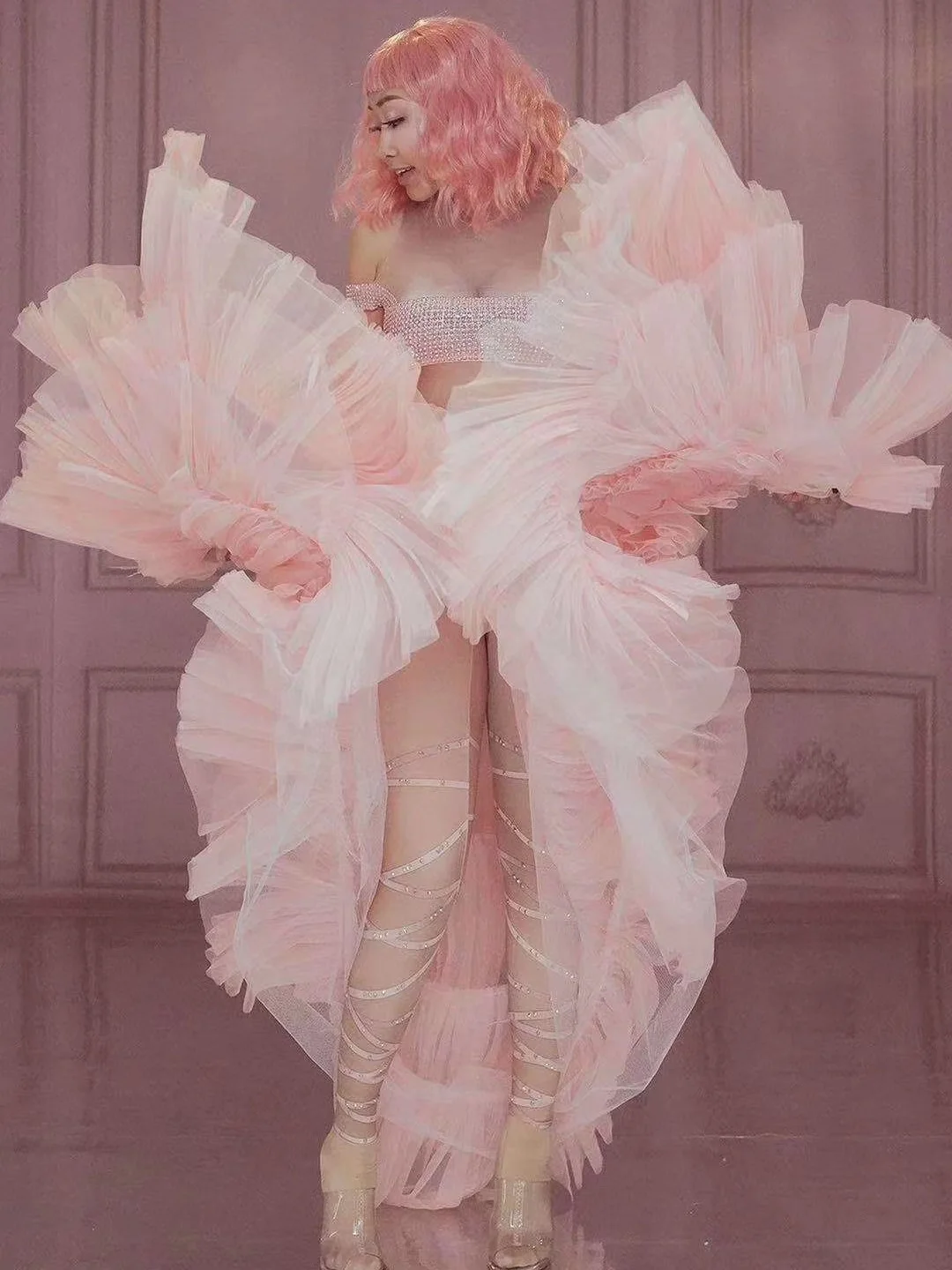 Pink Fashion Show Women Sexy Dress Gauze Lace Ball Gown Evening Party Club Rave Festival Outfits Drag Queen Clothing
Pink Fashion Show Women Sexy Dress Gauze Lace Ball Gown Evening Party Club Rave Festival Outfits Drag Queen Clothing