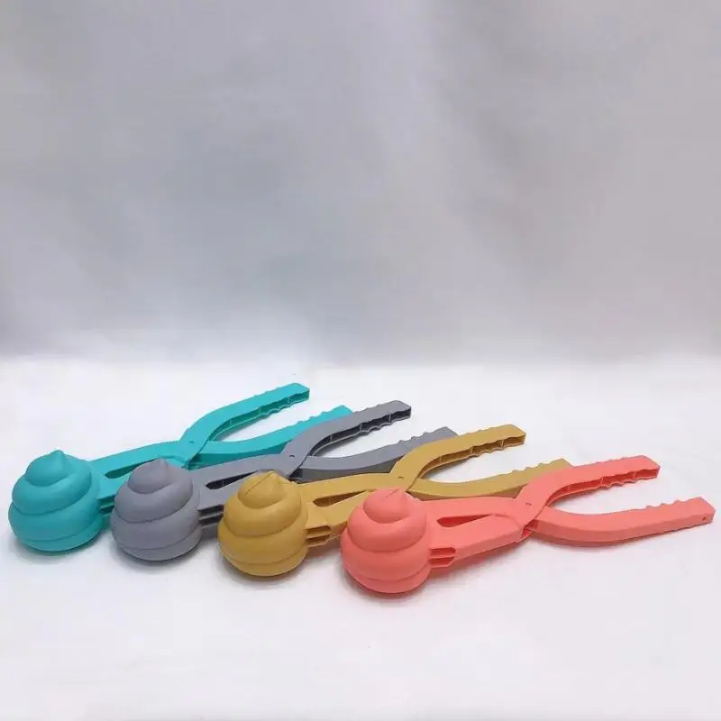New Cute Snowman Shape Snowball Maker Clip Tongs Kids Winter Outdoor Funny Snow Sand Mold Snowball Fight Sports Toys Gags Gift
New Cute Snowman Shape Snowball Maker Clip Tongs Kids Winter Outdoor Funny Snow Sand Mold Snowball Fight Sports Toys Gags Gift