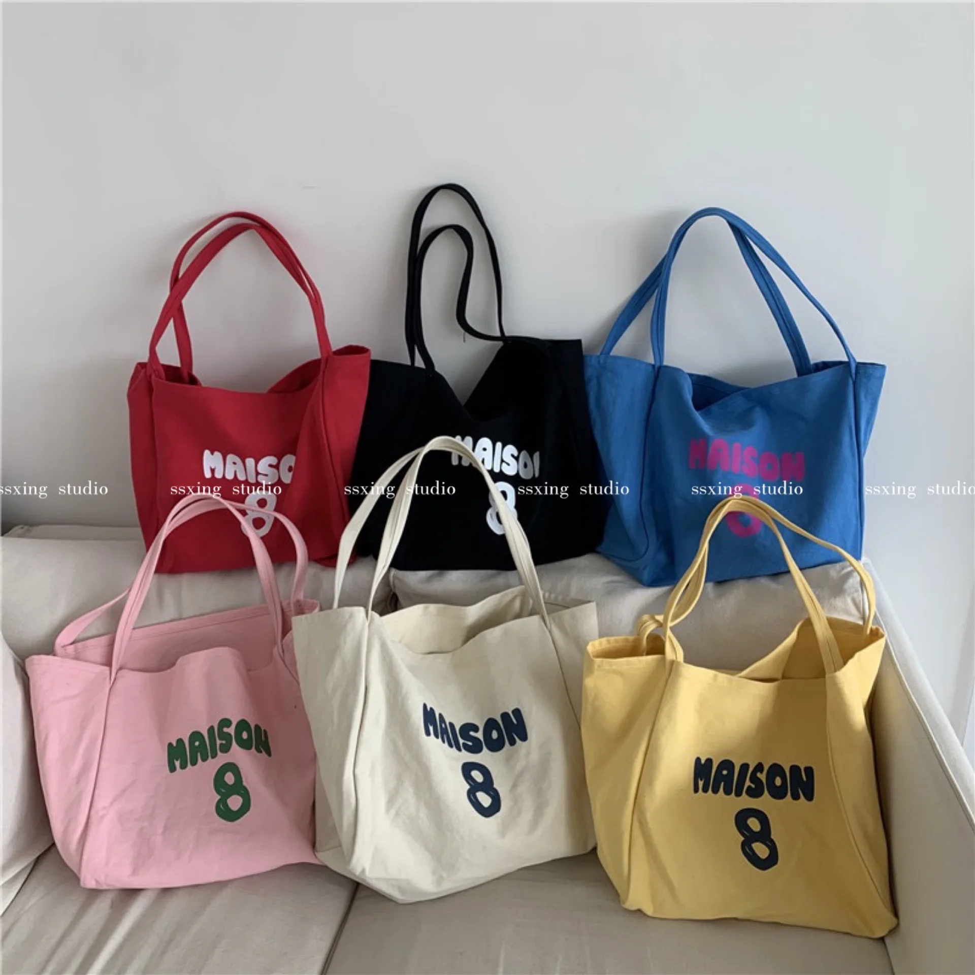 large capacity single shoulder canvas bag casual fabric bag South Korea ins Tote bag
large capacity single shoulder canvas bag casual fabric bag South Korea ins Tote bag