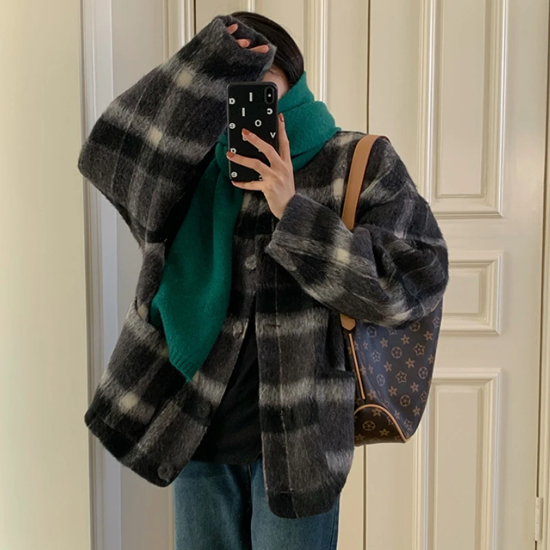 Winter Vintage Plaid Wool Coat Jacket Women 2022 Oversize Woolen Overcoat Single Breasted Batwing Sleeve Outerwear Female
Winter Vintage Plaid Wool Coat Jacket Women 2022 Oversize Woolen Overcoat Single Breasted Batwing Sleeve Outerwear Female