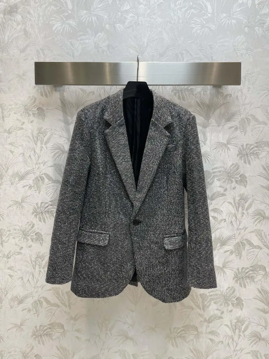 Suit Jacket Lapel Design Fashionable Temperament Slim Slimming Casual All-Matching 2023 summer women's new hot
Suit Jacket Lapel Design Fashionable Temperament Slim Slimming Casual All-Matching 2023 summer women's new hot