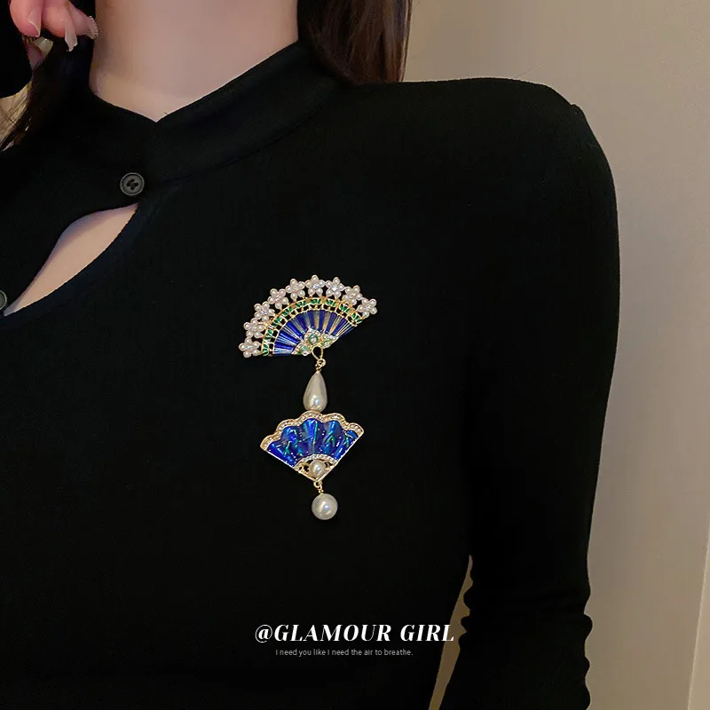 Minar Chinese Style Faux Pearl Rhinestone Fan Water Drop Brooches for Women Lady Blue Color Enamel Tassel Brooch Accessories
Minar Chinese Style Faux Pearl Rhinestone Fan Water Drop Brooches for Women Lady Blue Color Enamel Tassel Brooch Accessories