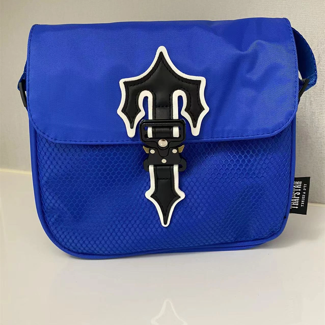 Trapstar Bag Luxury Designer Handbag Fashion Single Shoulder Men and Women Couple T Letter Trend Wallet Top Quality Durable
Trapstar Bag Luxury Designer Handbag Fashion Single Shoulder Men and Women Couple T Letter Trend Wallet Top Quality Durable