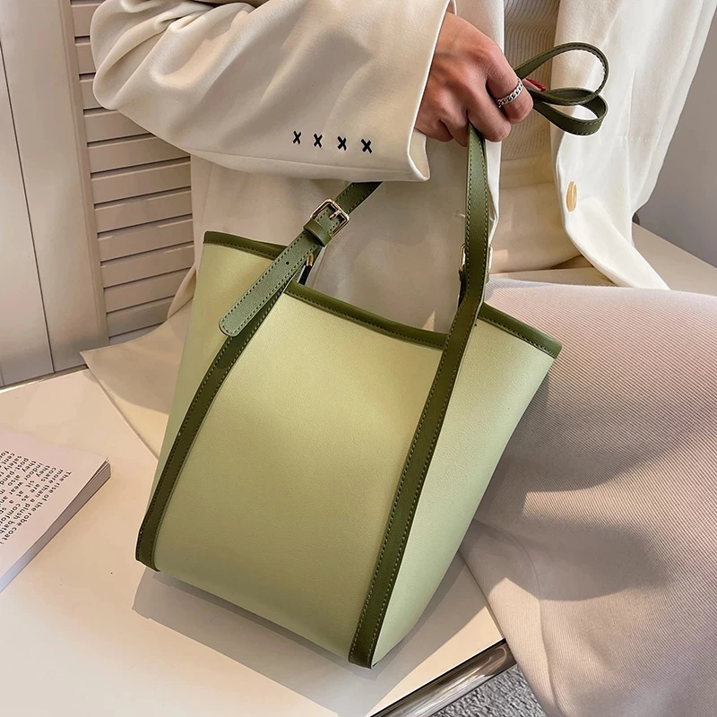 Small Bucket Crossbody Messenger Bags for Women 2022 Trendy PU Leather Shoulder Side Bag Lady Office Handbags Luxury Tote Purse
Small Bucket Crossbody Messenger Bags for Women 2022 Trendy PU Leather Shoulder Side Bag Lady Office Handbags Luxury Tote Purse