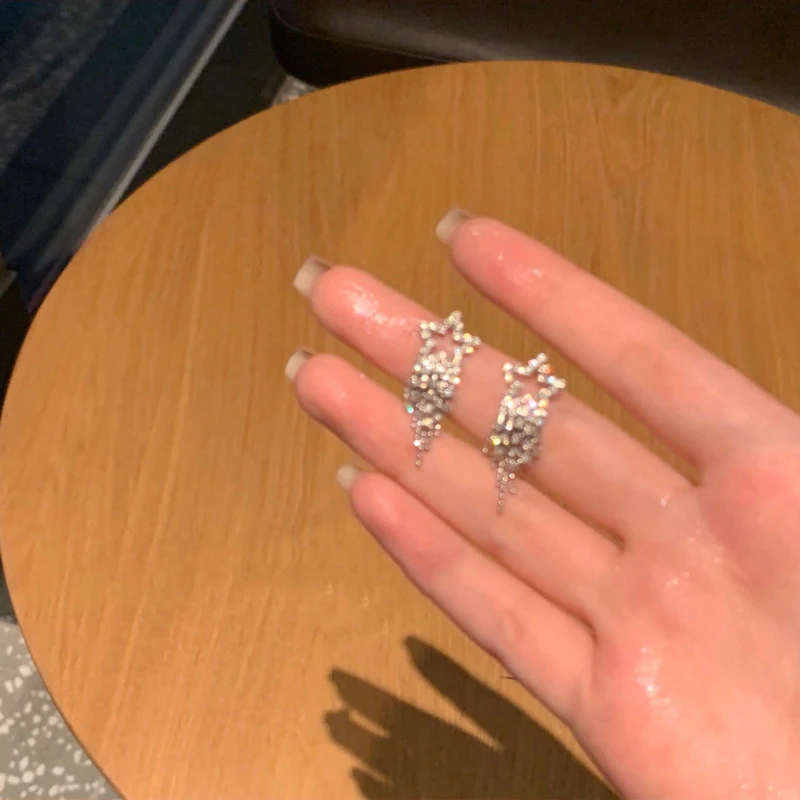 Cute Five Pointed Star Tassel Super Flashing Diamond Earrings For Women Korean Fashion Earring Daily Birthday Party Jewelry Gift
Cute Five Pointed Star Tassel Super Flashing Diamond Earrings For Women Korean Fashion Earring Daily Birthday Party Jewelry Gift