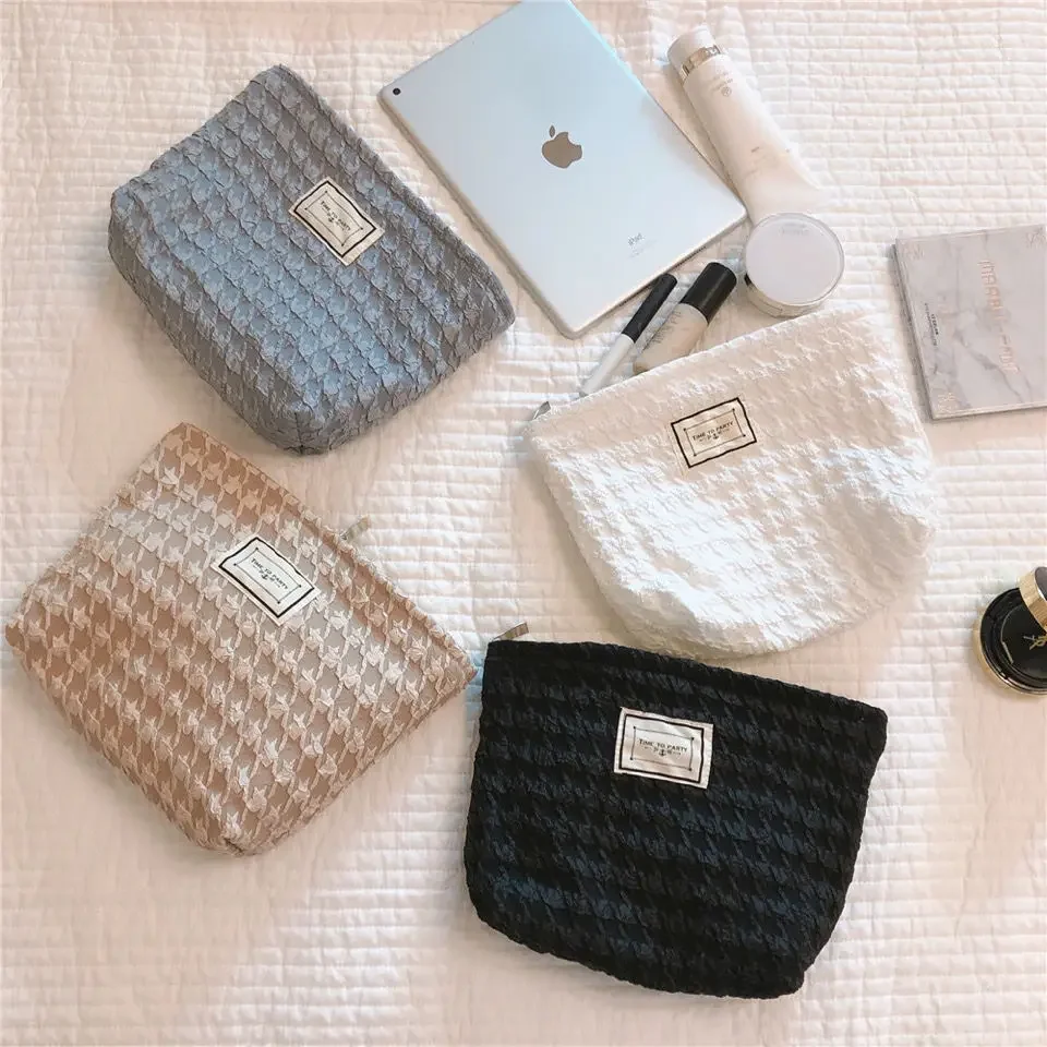 Corduroy Clash Color Striped Cosmetic Bag Wash Bag Women Travel Cosmetic Pouch Beauty Storage Cases Make Up Organizer Clutch Bag
Corduroy Clash Color Striped Cosmetic Bag Wash Bag Women Travel Cosmetic Pouch Beauty Storage Cases Make Up Organizer Clutch Bag