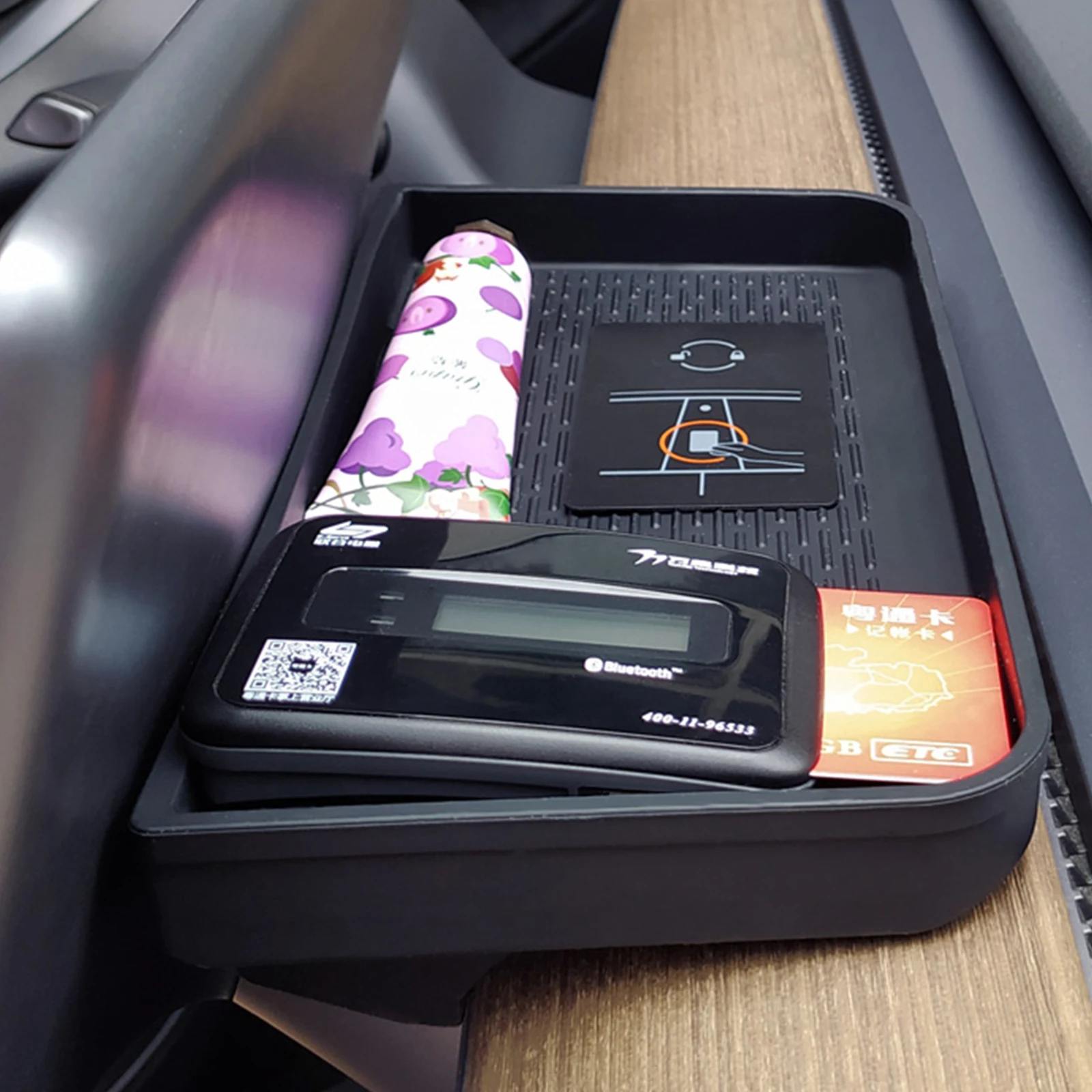 Central Control Screen Storage Box ETC Silicone Storage Box Tissue Storage Box For Tesla Model 3 2021-2022/Y 2019-2022
Central Control Screen Storage Box ETC Silicone Storage Box Tissue Storage Box For Tesla Model 3 2021-2022/Y 2019-2022