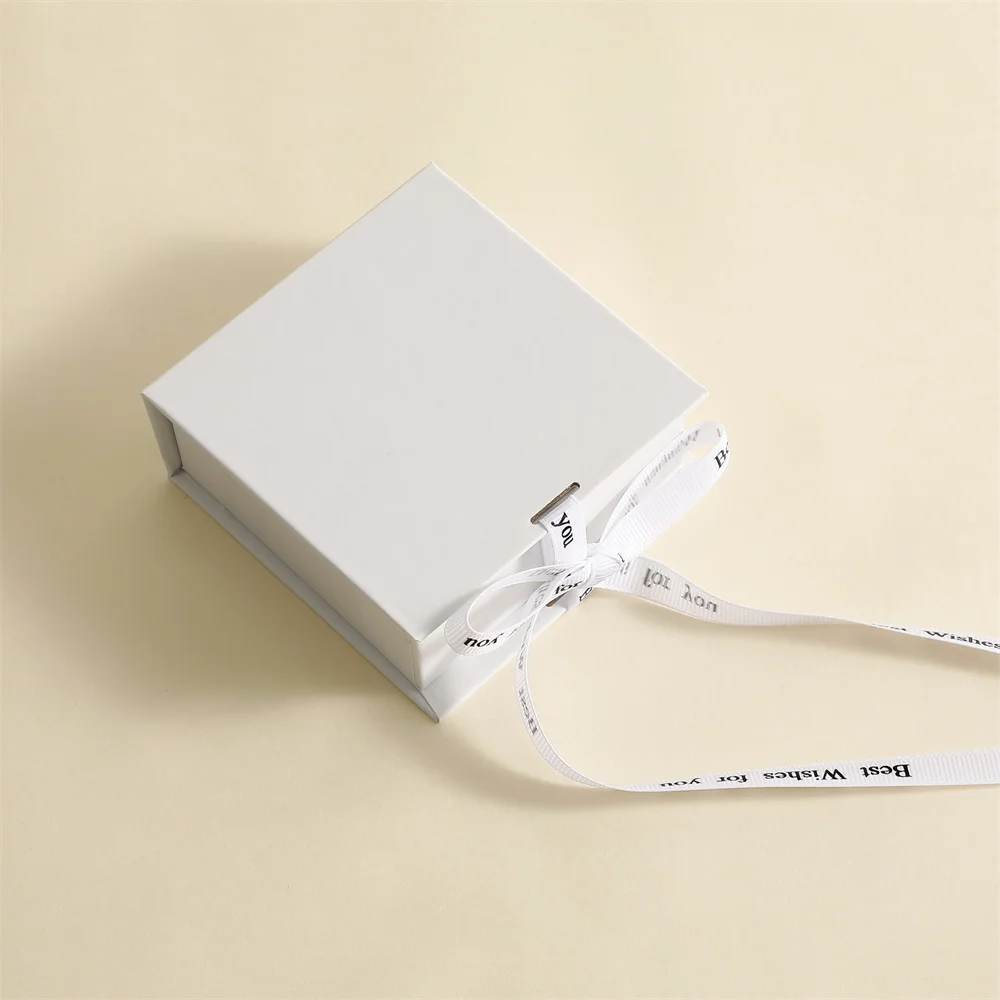 Шкатулка для украшений бумажная
Шкатулка для украшений бумажная