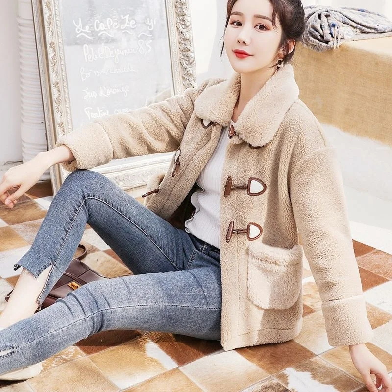 Fake Rabbit Fur Coats For Women Winter New Imitation New Lamb Female Button Pocket Jacket Lady Casual Plush White Short Coat
Fake Rabbit Fur Coats For Women Winter New Imitation New Lamb Female Button Pocket Jacket Lady Casual Plush White Short Coat