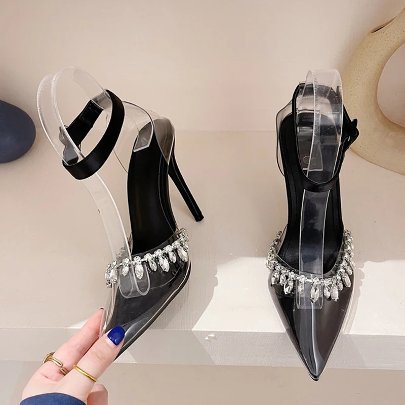 Прозрачные Сандалии Liyke из ПВХ с ремешком на пятке, женские туфли-лодочки, модная искусственная обувь со стразами и острым носком на шпильке, женские классические туфли
Прозрачные Сандалии Liyke из ПВХ с ремешком на пятке, женские туфли-лодочки, модная искусственная обувь со стразами и острым носком на шпильке, женские классические туфли