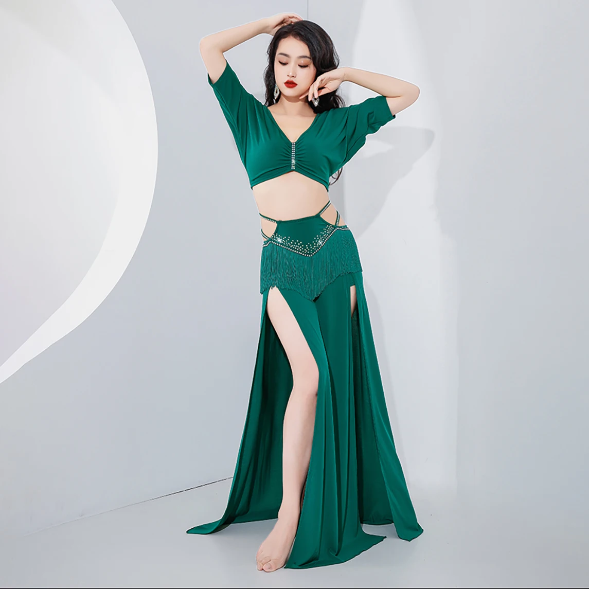 Женский костюм для танца живота, комплект из 2 предметов, топ с коротким рукавом и длинная юбка, одежда для восточных танцев 
Женский костюм для танца живота, комплект из 2 предметов, топ с коротким рукавом и длинная юбка, одежда для восточных танцев