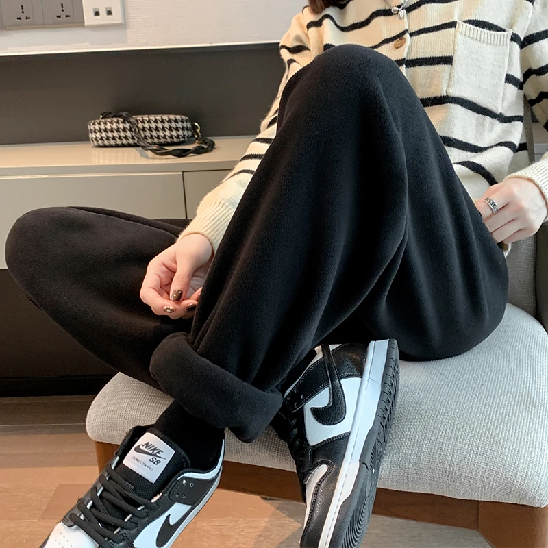 705# Autumn Winter Dense Warm Soft Velvet Maternity Pants Wide Leg Loose Casual Clothes for Pregnant Women Pregnancy Trosuers
705# Autumn Winter Dense Warm Soft Velvet Maternity Pants Wide Leg Loose Casual Clothes for Pregnant Women Pregnancy Trosuers