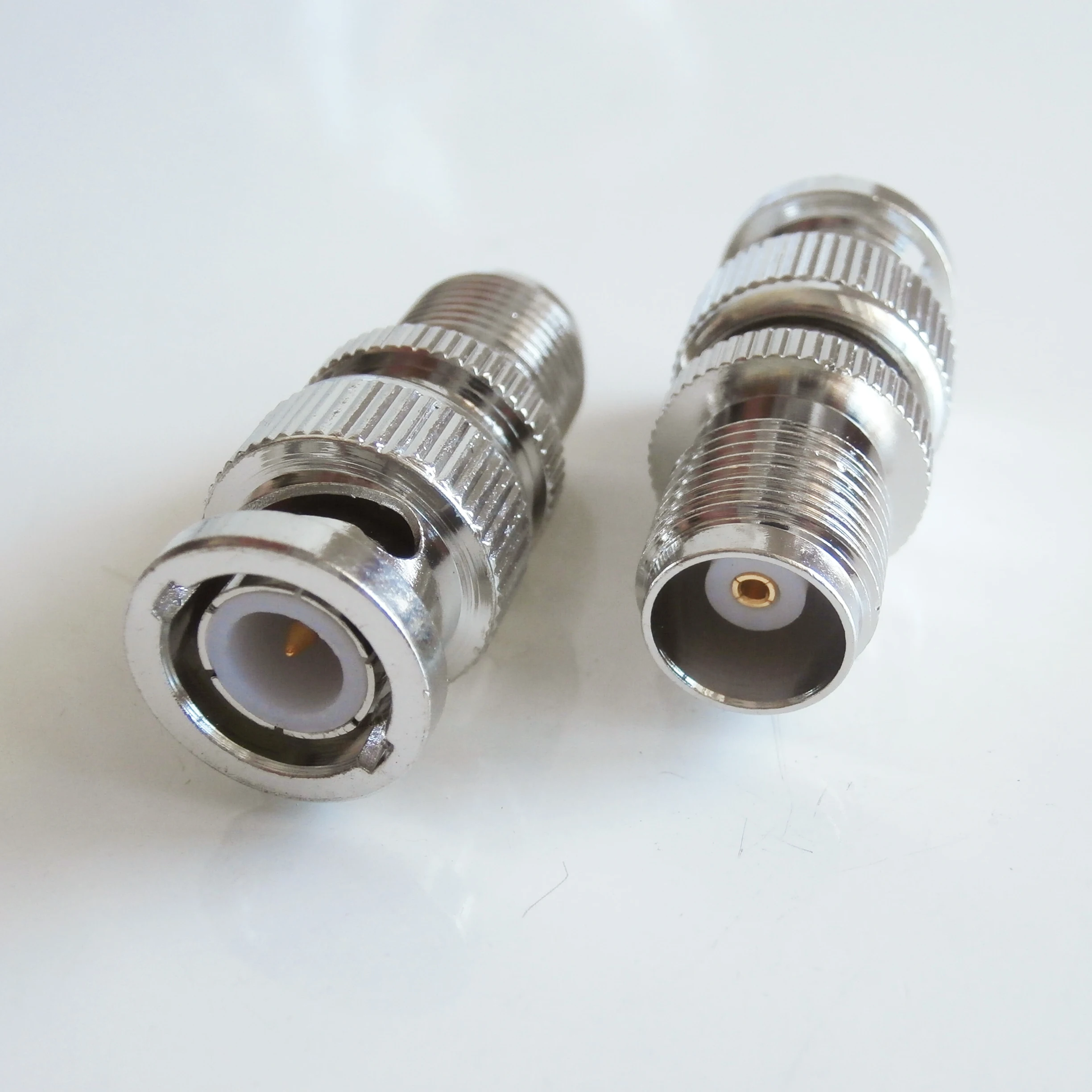 BNC To TNC Connector Socket Brooches Q9 BNC Male to TNC Female Plug Nickel Plated Brass Straight BNC - TNC Coaxial RF Adapters
BNC To TNC Connector Socket Brooches Q9 BNC Male to TNC Female Plug Nickel Plated Brass Straight BNC - TNC Coaxial RF Adapters