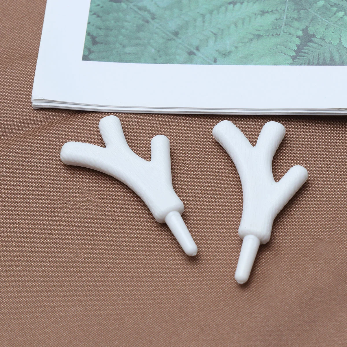 100PCS Plastic Snowman Hand White Coffee Branch Antlers Craft Christmas Accessories Christmas DIY Accessories Decor (White)
100PCS Plastic Snowman Hand White Coffee Branch Antlers Craft Christmas Accessories Christmas DIY Accessories Decor (White)