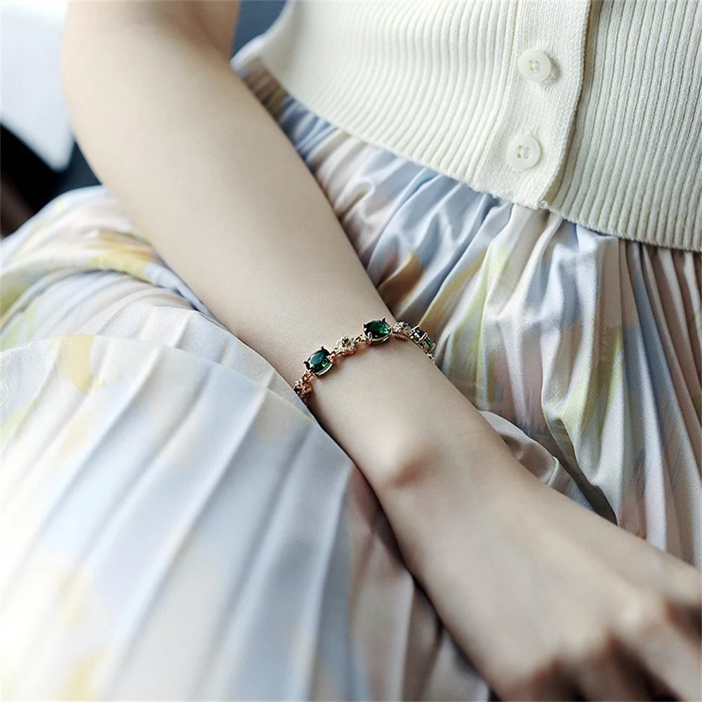 Real Gold Electroplating South Korea East Gate Fashion New Personality Tide Zircon Exquisite Bracelet Net Redt Design Bracelet
Real Gold Electroplating South Korea East Gate Fashion New Personality Tide Zircon Exquisite Bracelet Net Redt Design Bracelet