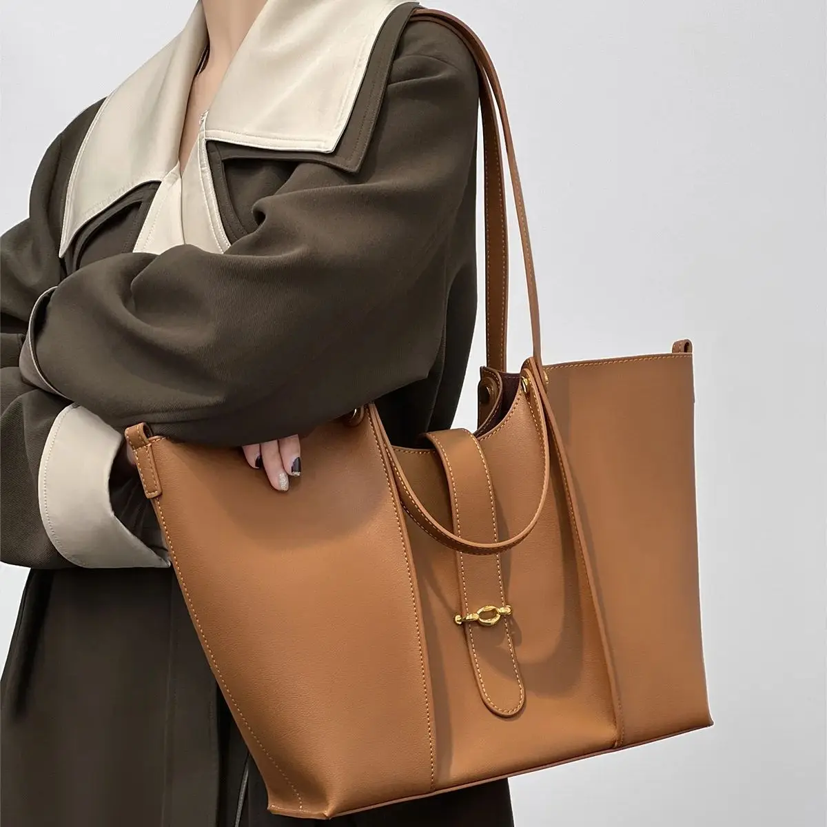 2023 New Cowhide Tote Bag Women Large Capacity Ladies Subaxillary Bag Fashion Solid Color Package Shoulder Crossbody Bag Sac
2023 New Cowhide Tote Bag Women Large Capacity Ladies Subaxillary Bag Fashion Solid Color Package Shoulder Crossbody Bag Sac