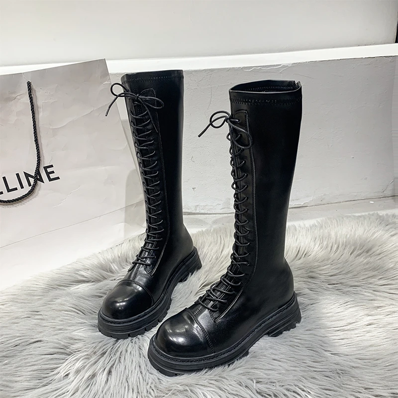 Женские сапоги до колена из натуральной кожи, с микрофиброй
Женские сапоги до колена из натуральной кожи, с микрофиброй