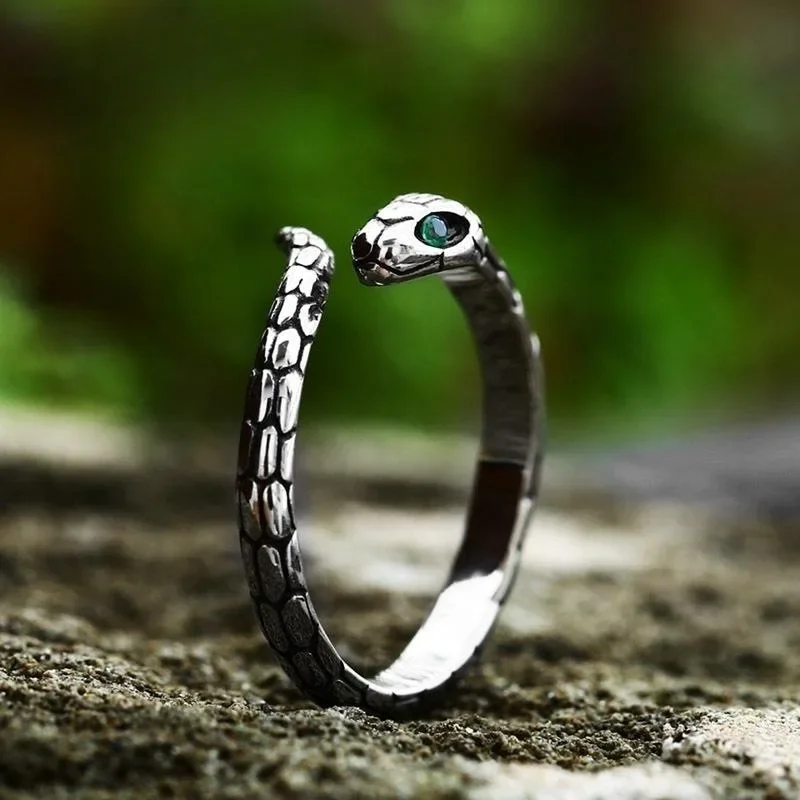 S925 Vintage Thai Silver Personalized Emerald Men's and Women's Open Ring Simple and Fashionable Old Silver Jewelry
S925 Vintage Thai Silver Personalized Emerald Men's and Women's Open Ring Simple and Fashionable Old Silver Jewelry