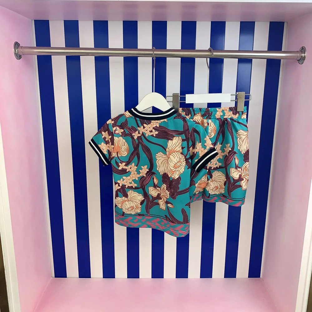 Luxury Designer Boys Summer Clothes Children Short Sleeve SetBaby Girls Outfits Floral T-shirt Shorts 2 Piece Suit Kids Clothes
Luxury Designer Boys Summer Clothes Children Short Sleeve SetBaby Girls Outfits Floral T-shirt Shorts 2 Piece Suit Kids Clothes