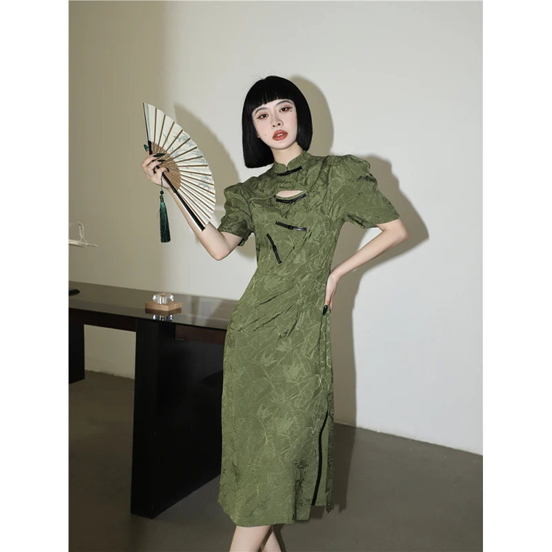 Women Vintage Cheongsam Dress Green Hollow Out Disc Buckle Short Sleeve Casual Fashion High Waist Slit Long Skirt Ladies Summer
Women Vintage Cheongsam Dress Green Hollow Out Disc Buckle Short Sleeve Casual Fashion High Waist Slit Long Skirt Ladies Summer