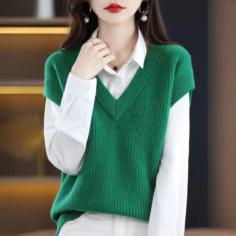 Stylish Solid Color V-Neck Knitted Vest Sweater Women's Clothing Autumn New Loose Casual Pullover Korean Tops
Stylish Solid Color V-Neck Knitted Vest Sweater Women's Clothing Autumn New Loose Casual Pullover Korean Tops