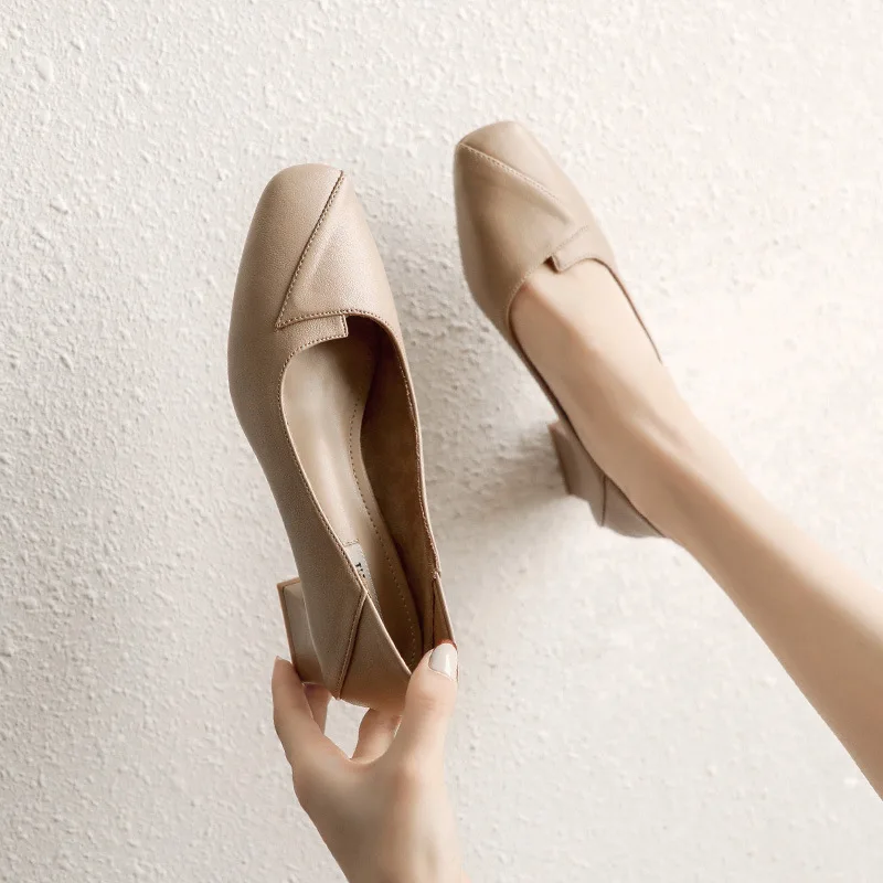 2022 spring and autumn thick heel high heels women's medium heel high heels French nude square toe shoes Korean version women 
2022 spring and autumn thick heel high heels women's medium heel high heels French nude square toe shoes Korean version women