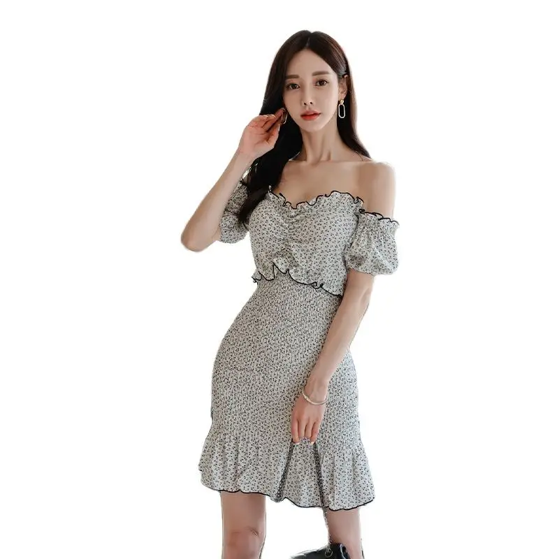 Off shoulder tight Dress one piece korean ladies Summer short Sleeve Strapless cabaret party Bodycon formal Dresses for women
Off shoulder tight Dress one piece korean ladies Summer short Sleeve Strapless cabaret party Bodycon formal Dresses for women