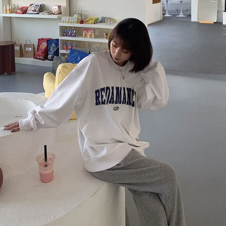 Round Neck Pullover Casual All-match Autumn and Winter New Fashion Trend Loose Long-sleeved Letter Printing Sweater
Round Neck Pullover Casual All-match Autumn and Winter New Fashion Trend Loose Long-sleeved Letter Printing Sweater