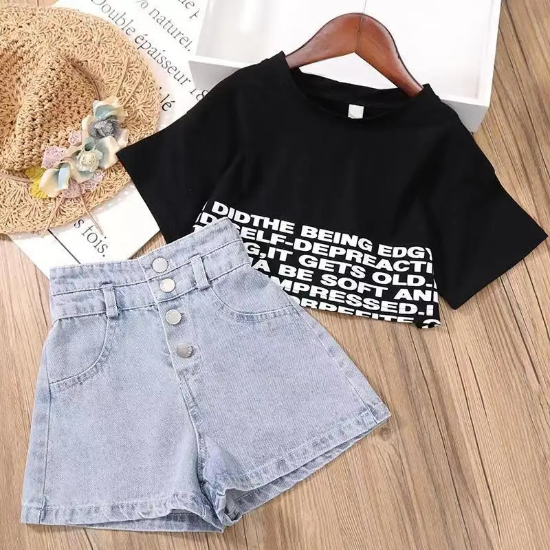 Girls set Summer Outfit New Korean Version Childrens Baby Fashionable and Trendy Jeans Open Navel Top Two-piece Set Kids Outfits
Girls set Summer Outfit New Korean Version Childrens Baby Fashionable and Trendy Jeans Open Navel Top Two-piece Set Kids Outfits
