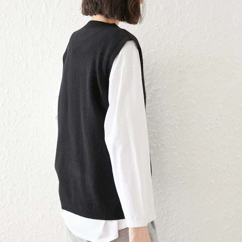 Solid color V-neck wool vest women's Retro thin style with vest sleeveless cashmere sweater
Solid color V-neck wool vest women's Retro thin style with vest sleeveless cashmere sweater