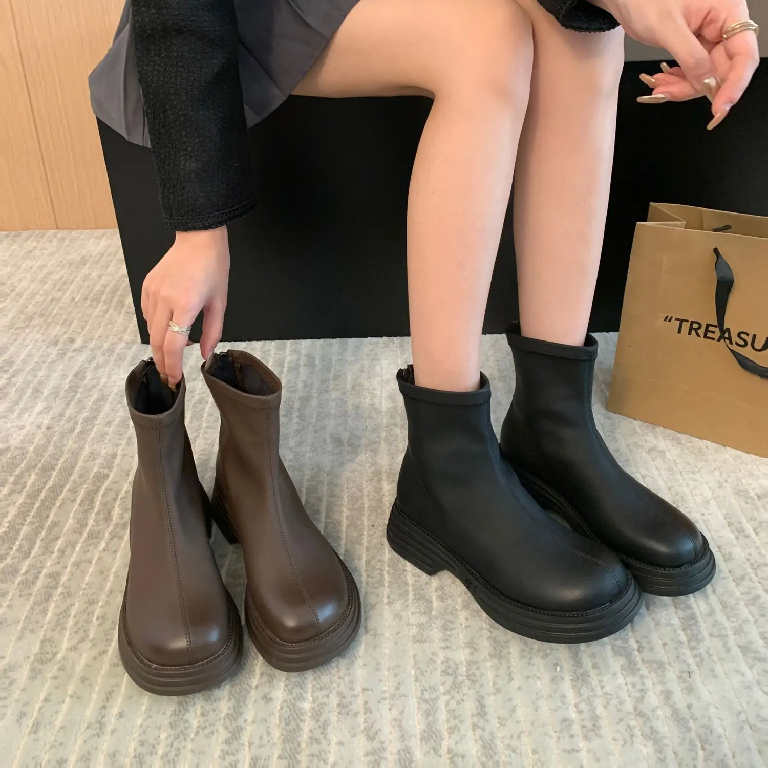 New Fashion Winter Punk Style Women Ankle Boots Fashion Thick Sole Zippers Short Boot Ladies Elegant Platform Flats Heel Shoes 
New Fashion Winter Punk Style Women Ankle Boots Fashion Thick Sole Zippers Short Boot Ladies Elegant Platform Flats Heel Shoes