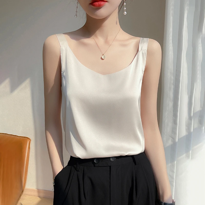 Strap Top Women Halter V Neck Basic White Cami Sleeveless Satin Silk Tank Tops Women'S Summer Camisole
Strap Top Women Halter V Neck Basic White Cami Sleeveless Satin Silk Tank Tops Women'S Summer Camisole
