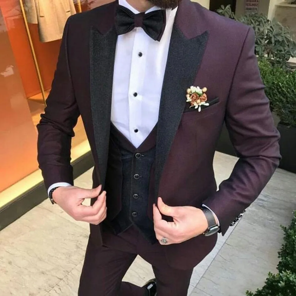 

New Burgundy Suits for Wedding Tuxedos Groom Wear Black Velvet Peaked Lapel Groomsmen Outfit Man Blazers 3Piece trajes de hombre