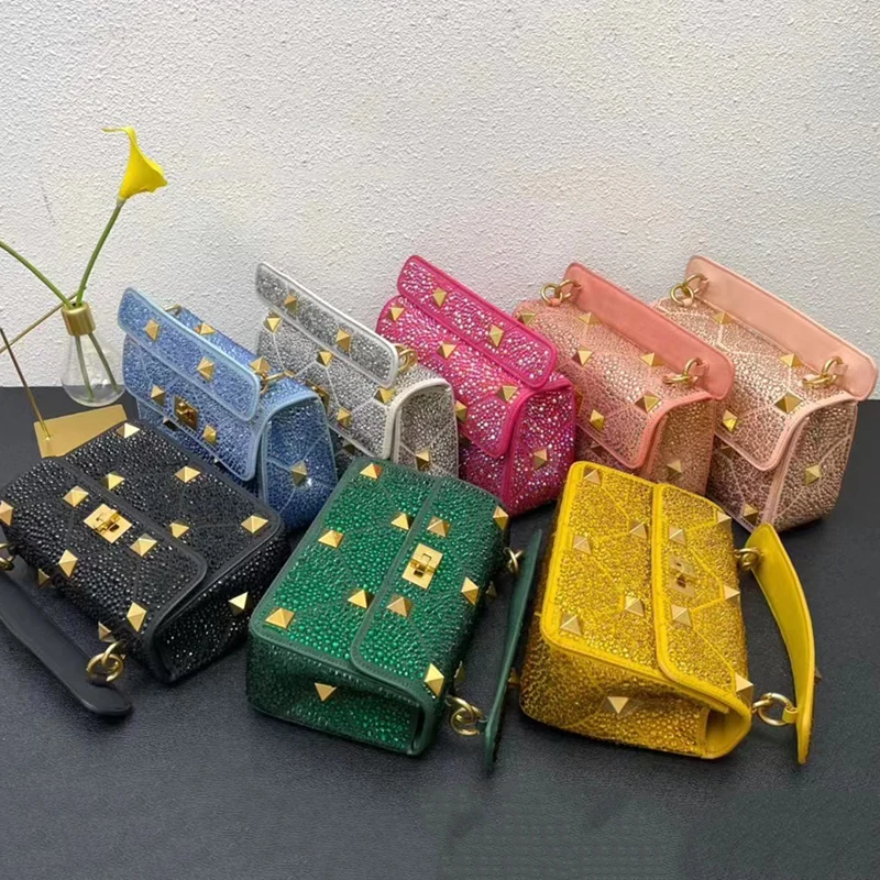 Design retro Rhombus imitation crystal leather riveted handbag Women's new crossbody bag fashion multi-functional shoulder bag
Design retro Rhombus imitation crystal leather riveted handbag Women's new crossbody bag fashion multi-functional shoulder bag