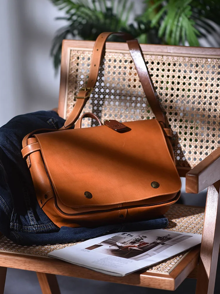 Heavy Craft Vegetable Tanned Leather American Retro Messenger Men's Bag First Layer Cowhide Texture Large-capacity Messenger Bag
Heavy Craft Vegetable Tanned Leather American Retro Messenger Men's Bag First Layer Cowhide Texture Large-capacity Messenger Bag